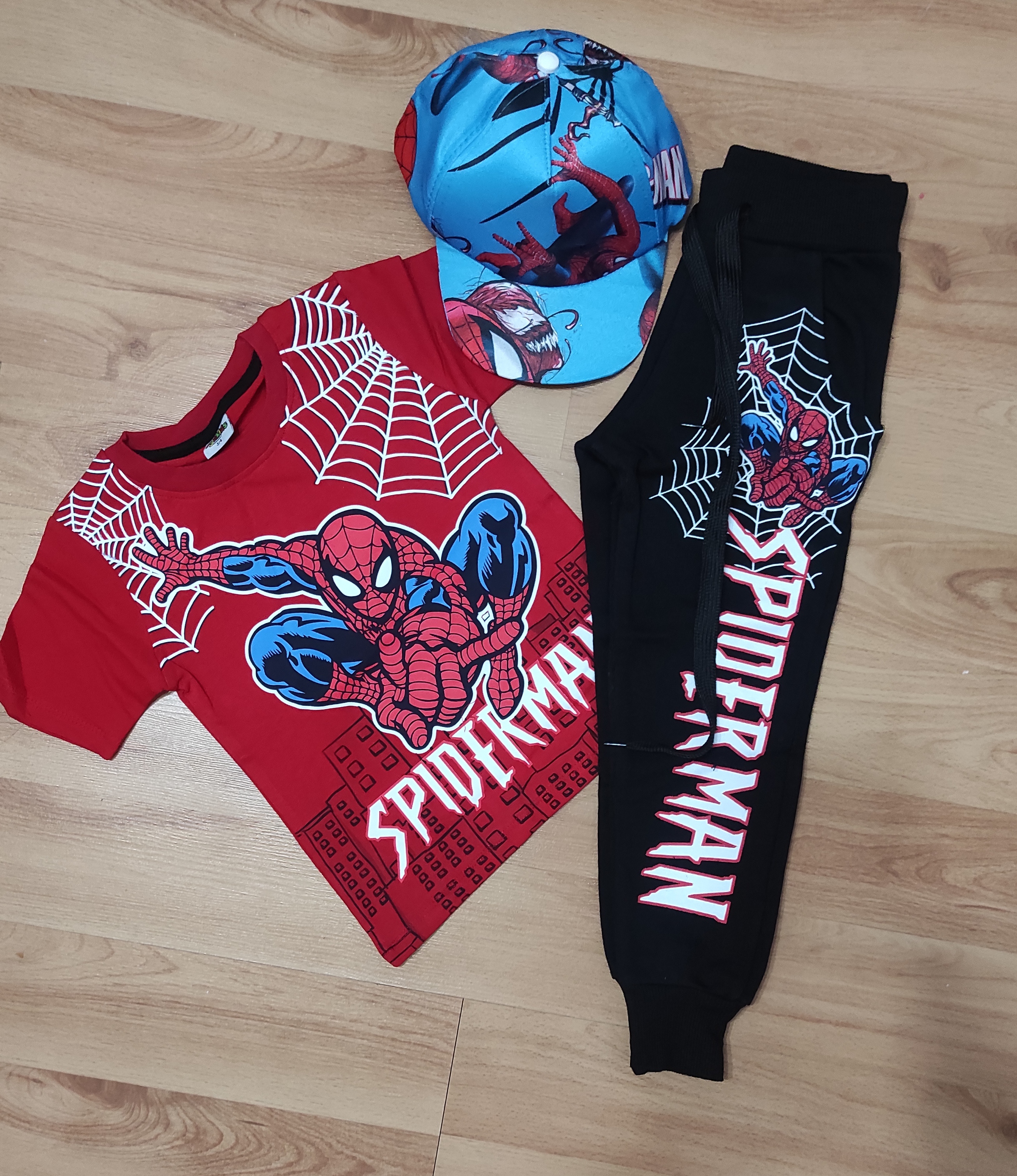 Komplet Spiderman s kšiltovkou 