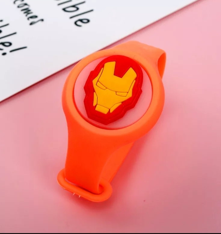 Svítící náramek Iron man 